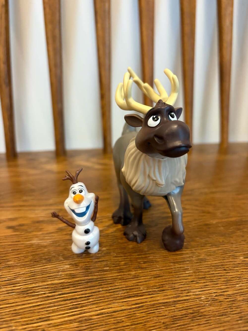 Hasbro Disney Frozen Sven and Olaf Figures